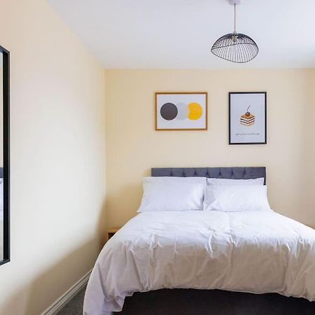 Stylish 3 Bedroom And Free Parking Thamesmead  Zewnętrze zdjęcie