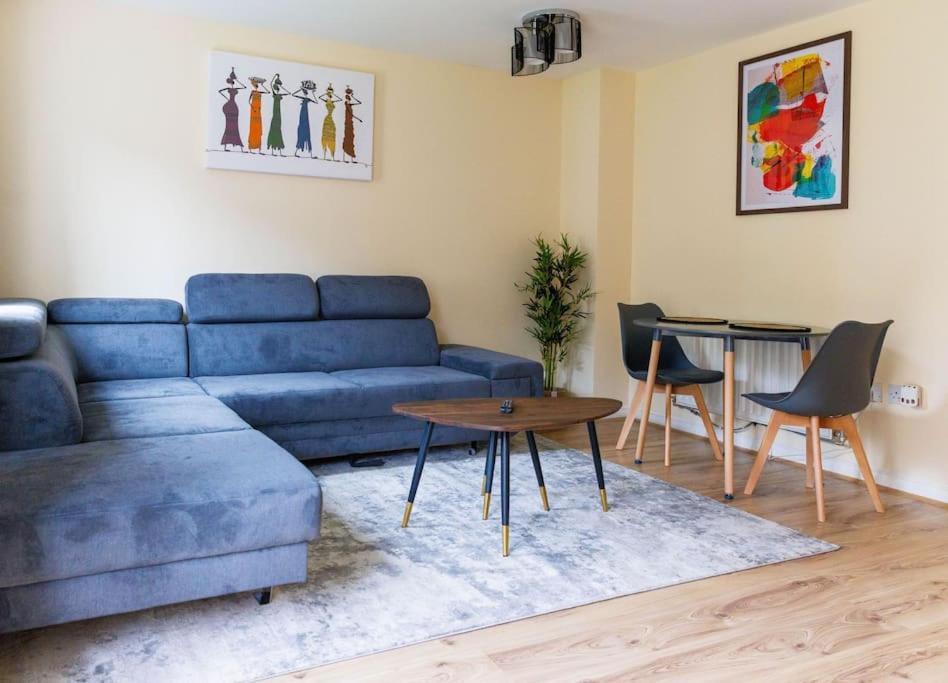 Stylish 3 Bedroom And Free Parking Thamesmead  Zewnętrze zdjęcie
