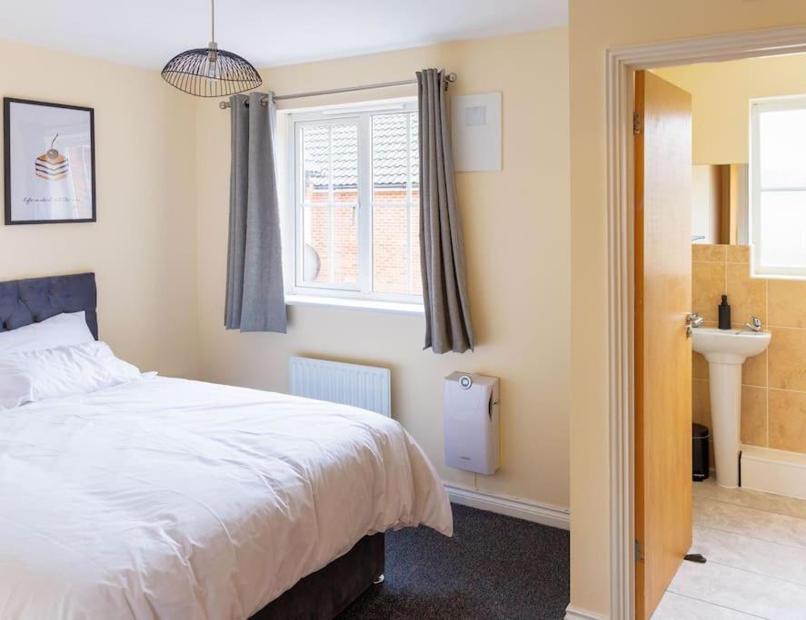 Stylish 3 Bedroom And Free Parking Thamesmead  Zewnętrze zdjęcie