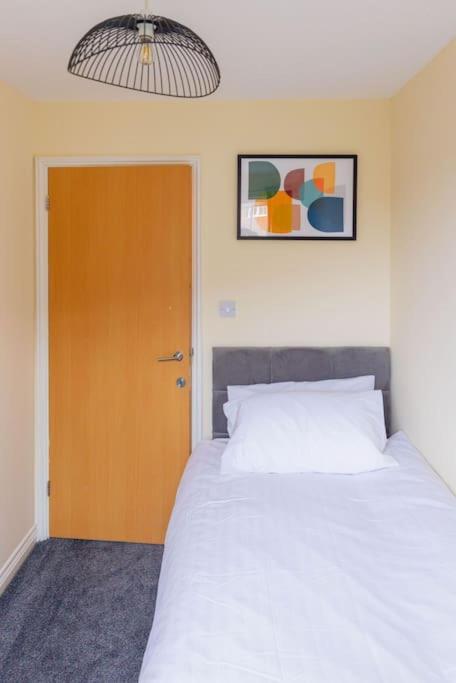 Stylish 3 Bedroom And Free Parking Thamesmead  Zewnętrze zdjęcie