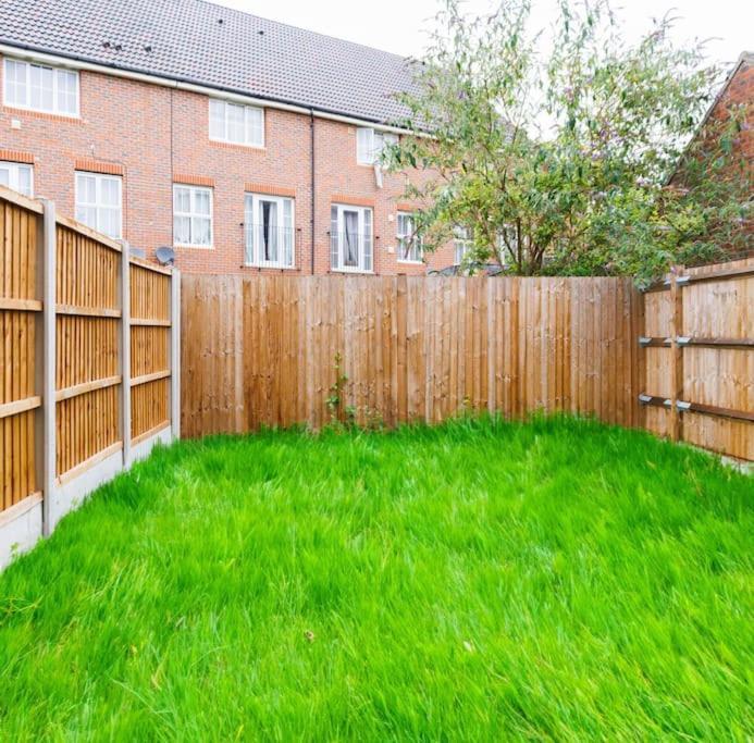 Stylish 3 Bedroom And Free Parking Thamesmead  Zewnętrze zdjęcie